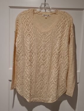 Olive & Oak Cream Cable V-Neck Knit Sweater